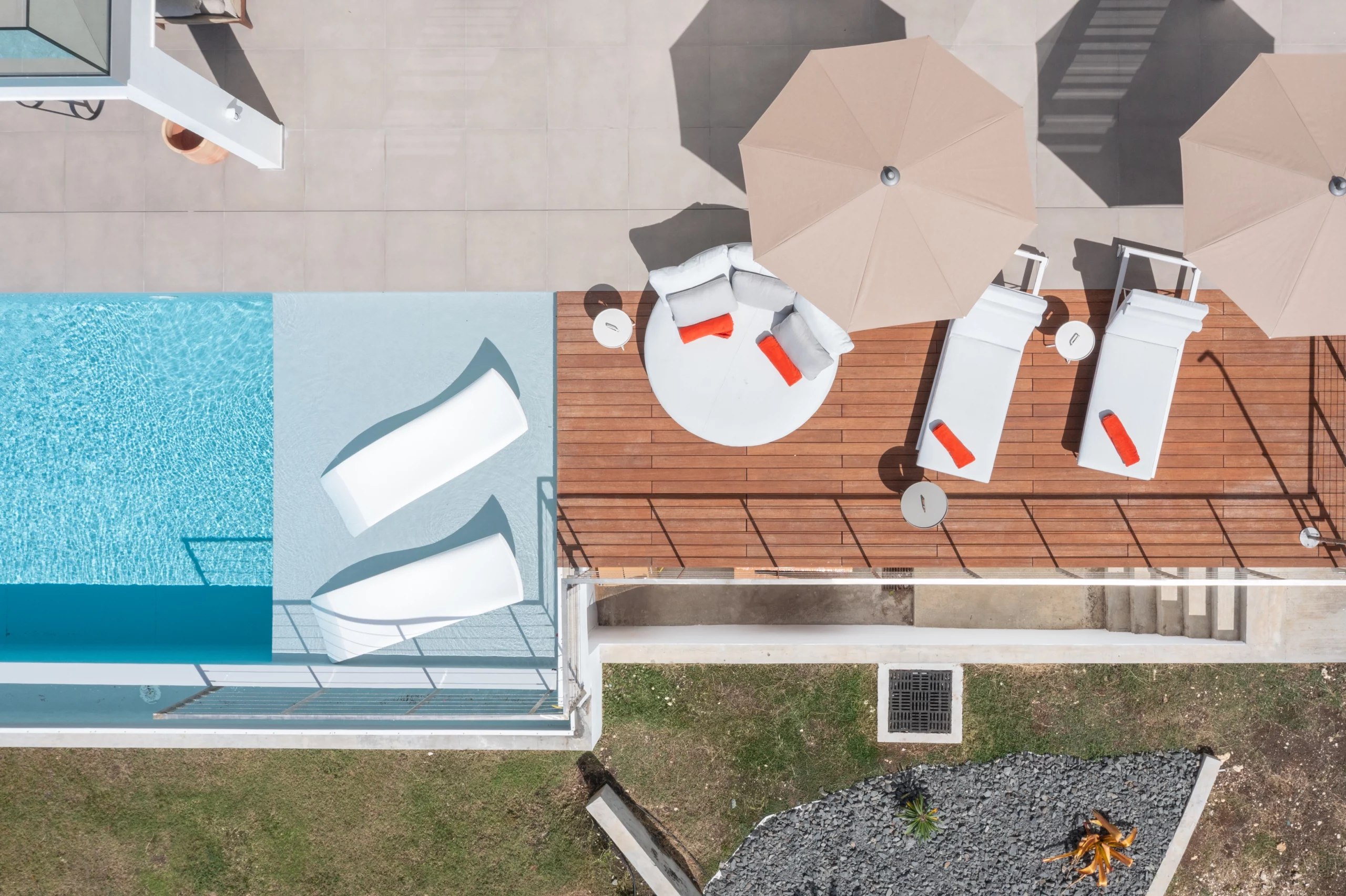 terrasse et piscine vue de haut de la Villa Guacana Guadeloupe