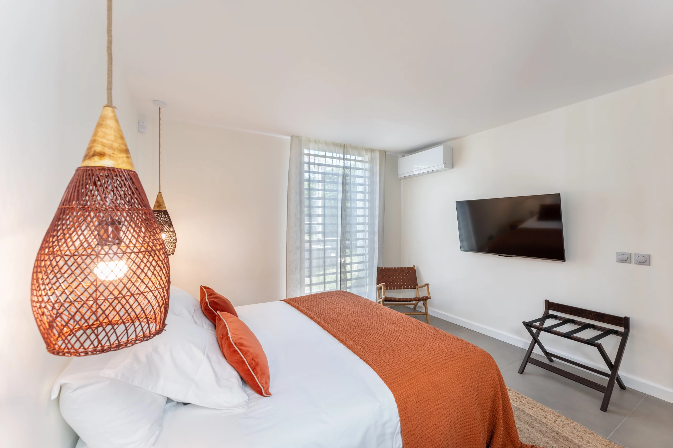 chambre double avec tv et climatiseur dans une villa en guadeloupe