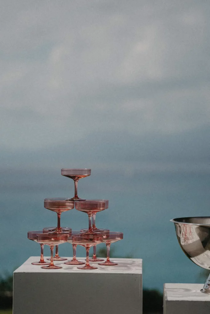 Coupes de champagne rosé pour événement villa luxe Guadeloupe vue mer