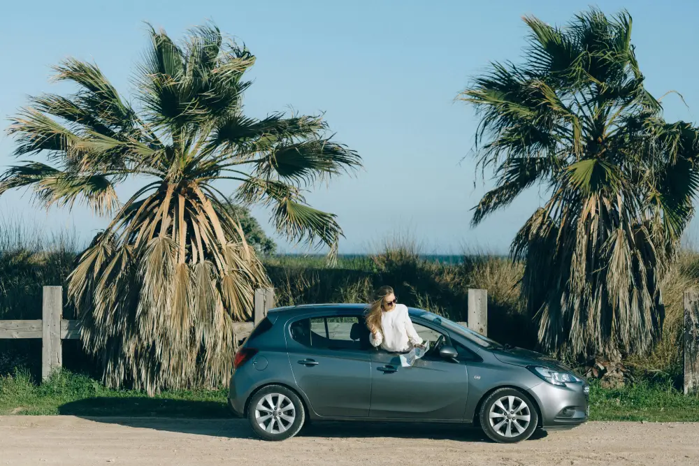 voiture bleue de location en guadeloupe