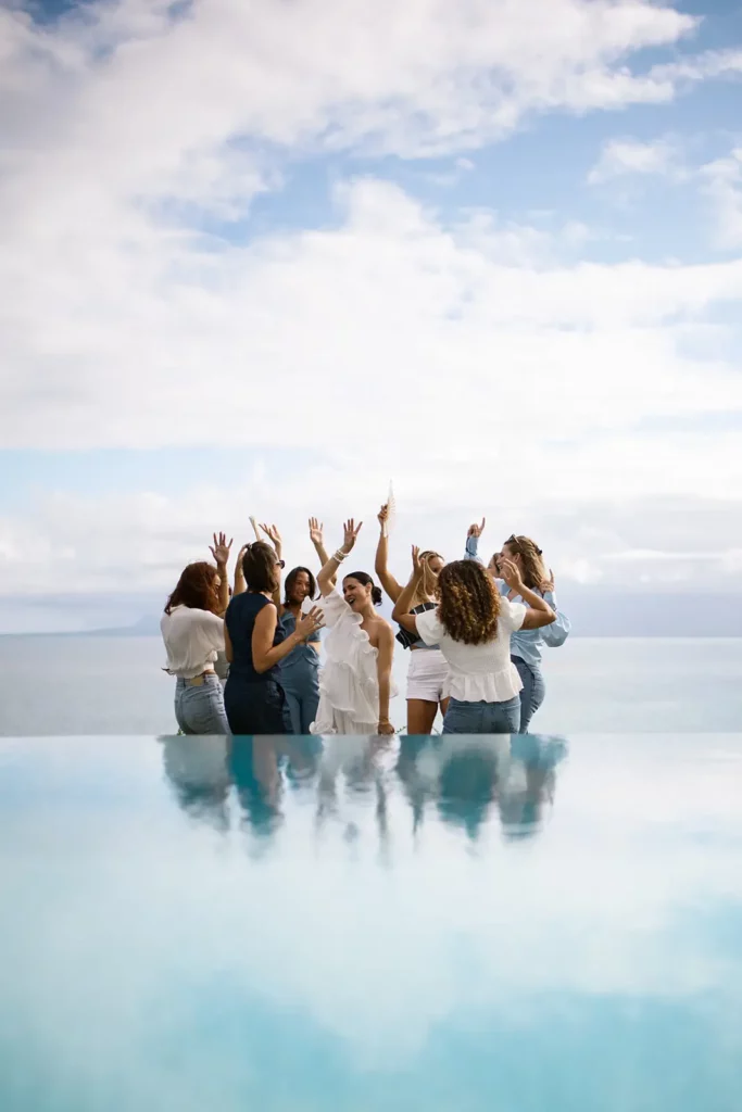 mariée dansant avec ses demoiselle d'honneur à la Villa Guacana Guadeloupe