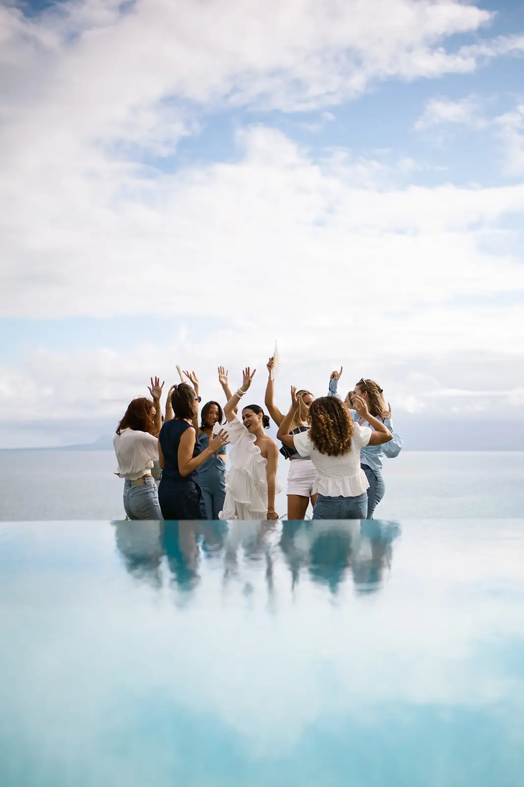 mariée dansant avec ses demoiselle d'honneur à la Villa Guacana Guadeloupe