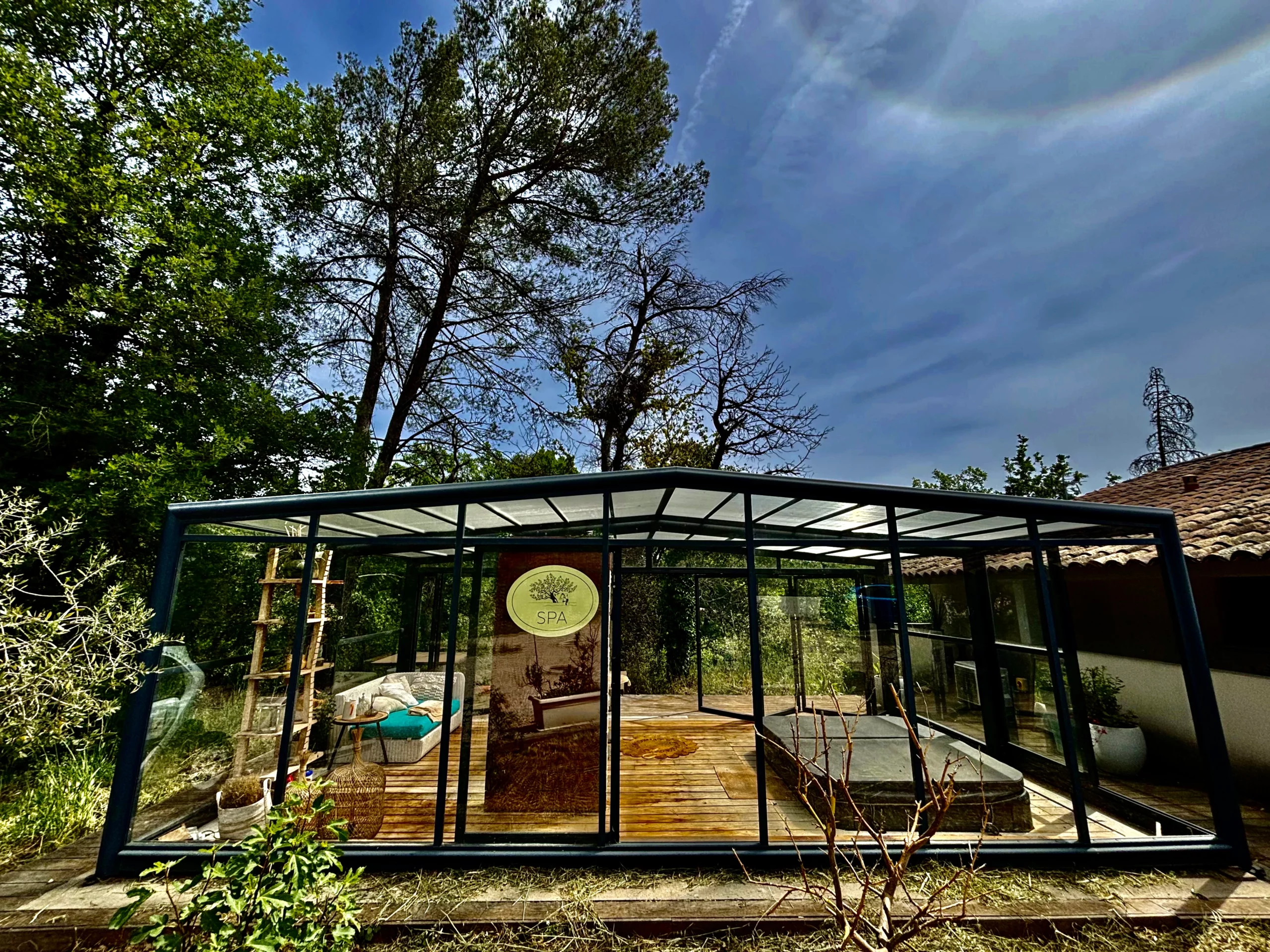 Vue d'ensemble espace SPA des chambres d'hôtes à Saint-Maximin la Sainte Baume dans la Provence Verte