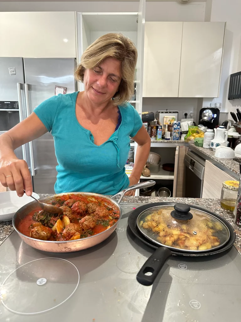 Lidia poêles repas pour les hôtes