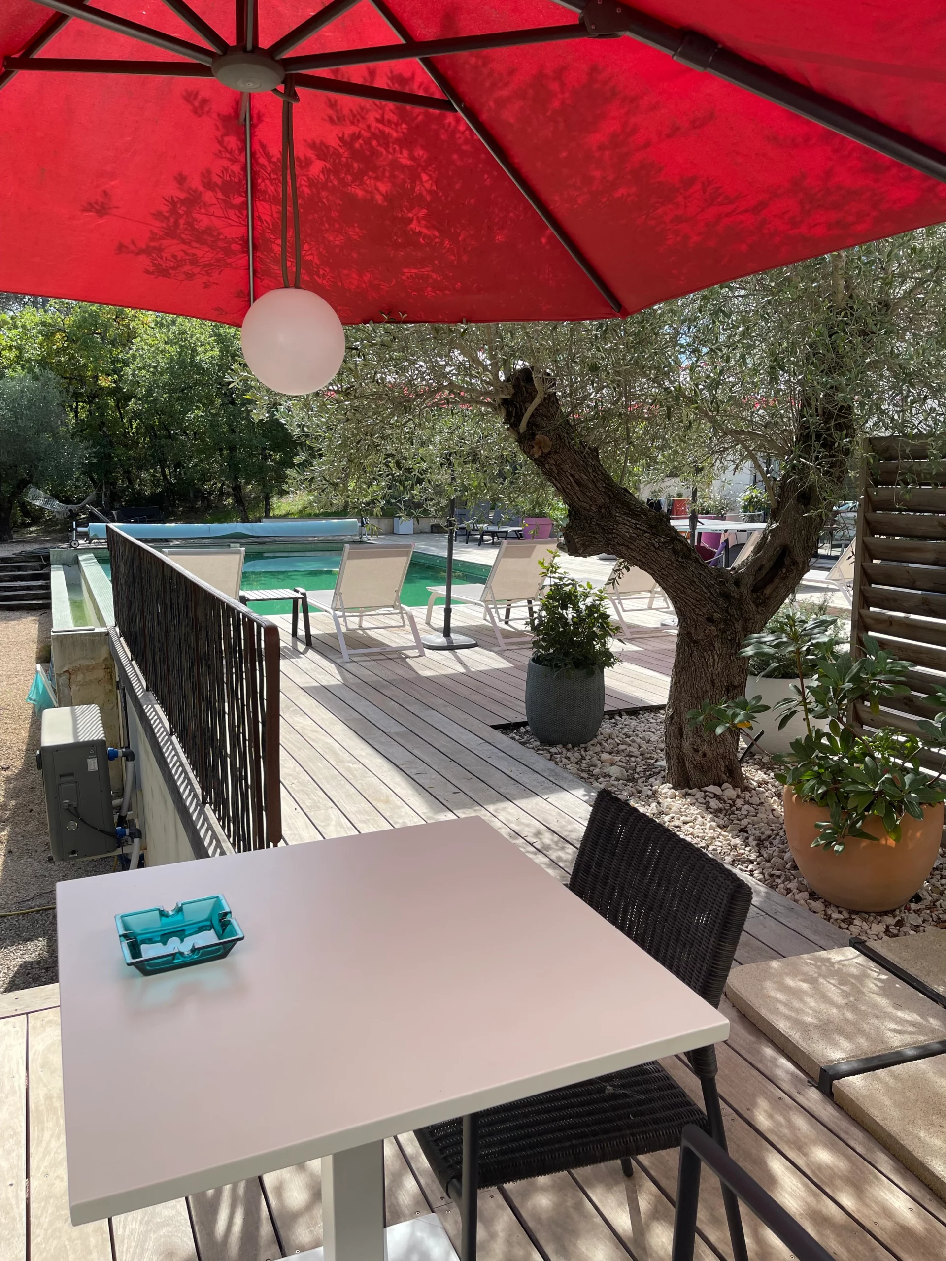 Piscine et terrasse à Saint-Maximin la Sainte Baume dans la Provence Verte