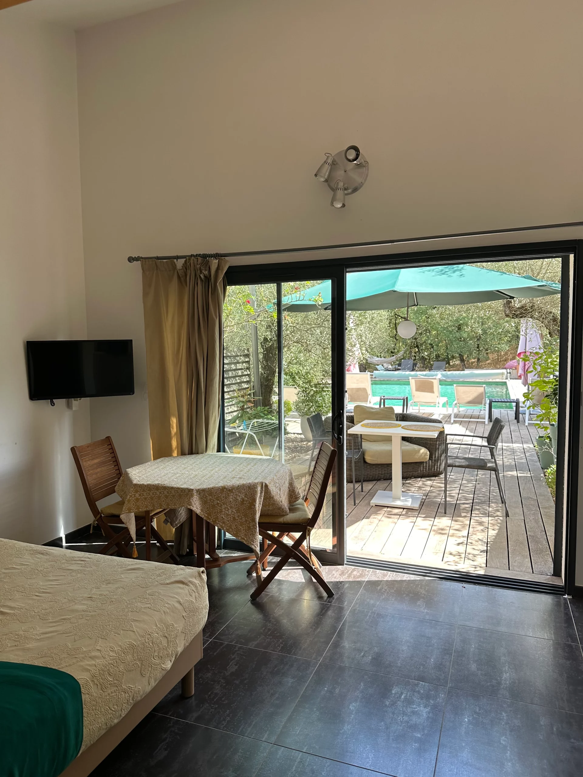Vue depuis la chambre d'hôte à Saint-Maximin la Sainte Baume dans la Provence Verte