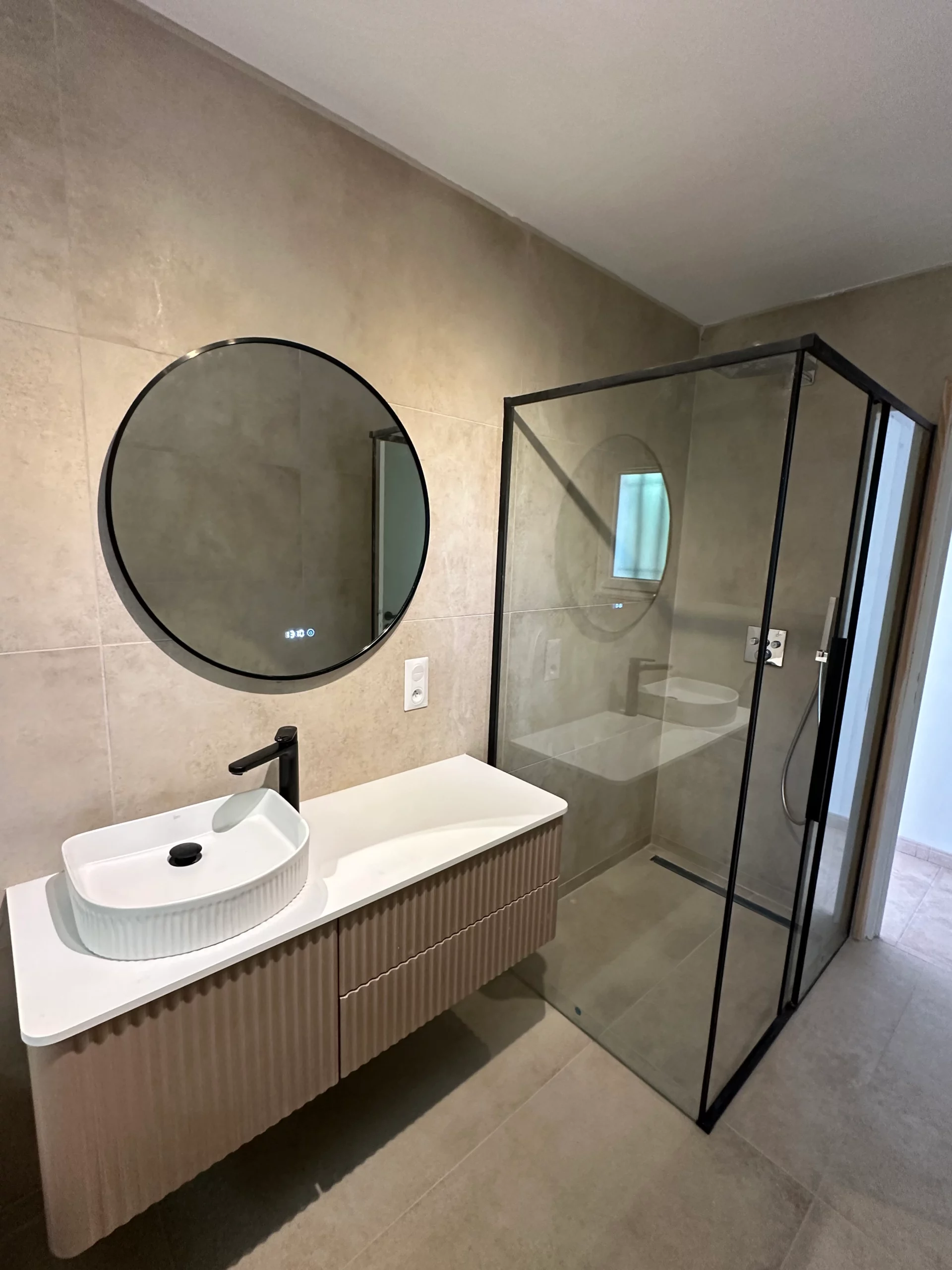 Salle de bain douche Villa à Saint-Maximin la Sainte Baume dans la Provence Verte