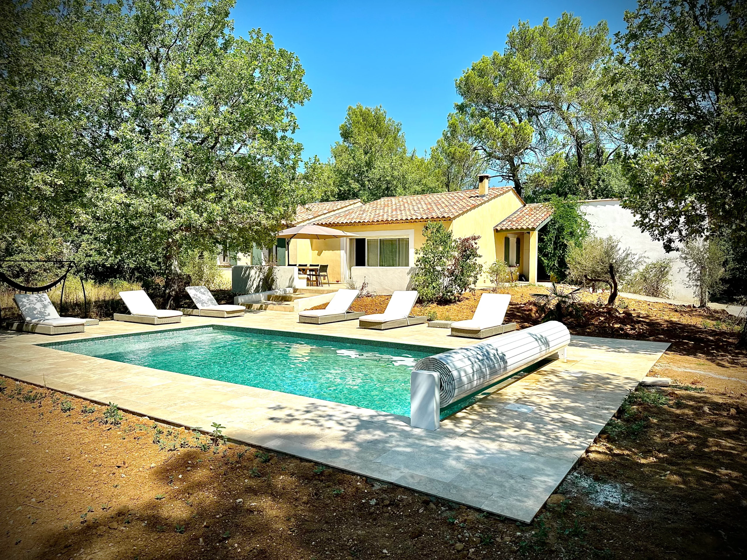 Piscine privée et vue Villa à Saint-Maximin la Sainte Baume dans la Provence Verte